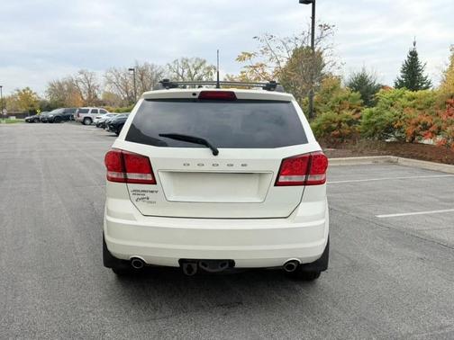 White 2011 Dodge Journey Mainstreet