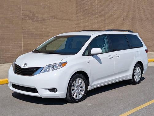 2017 Toyota Sienna LE