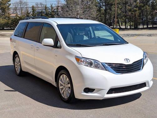 2017 Toyota Sienna LE