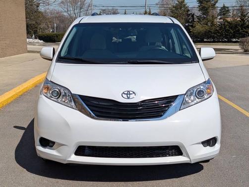 2017 Toyota Sienna LE