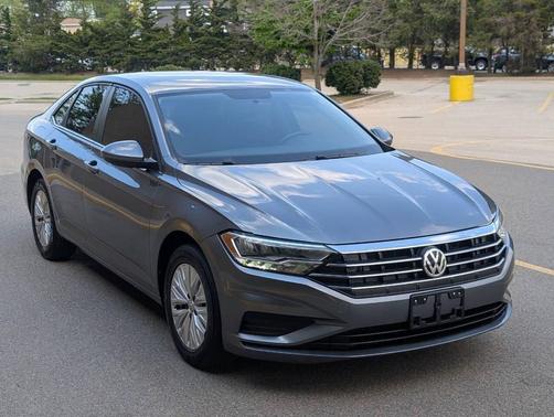 Gray 2019 Volkswagen Jetta 1.4T S