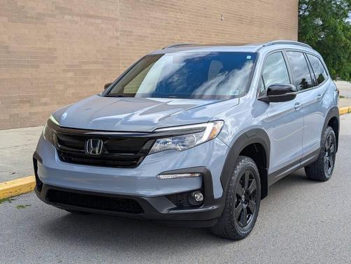 Sonic Gray Pearl 2022 Honda Pilot AWD TrailSport