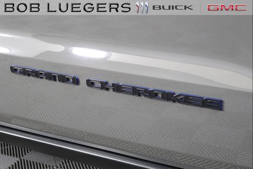 Sting-Gray Clearcoat 2020 Jeep Grand Cherokee Upland