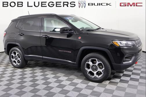 Diamond Black Crystal Pearlcoat 2022 Jeep Compass Trailhawk