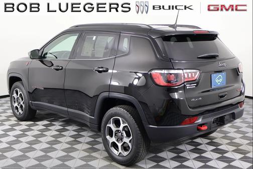 Diamond Black Crystal Pearlcoat 2022 Jeep Compass Trailhawk