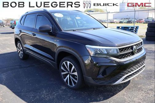 Deep Black Pearl 2022 Volkswagen Taos 1.5T SE