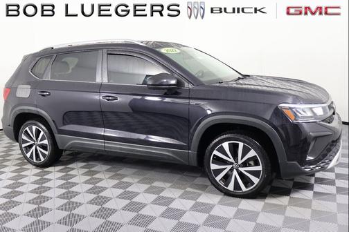 Deep Black Pearl 2022 Volkswagen Taos 1.5T SE