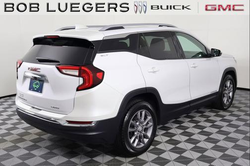 White 2024 GMC Terrain SLT