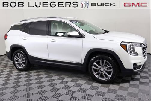 White 2024 GMC Terrain SLT