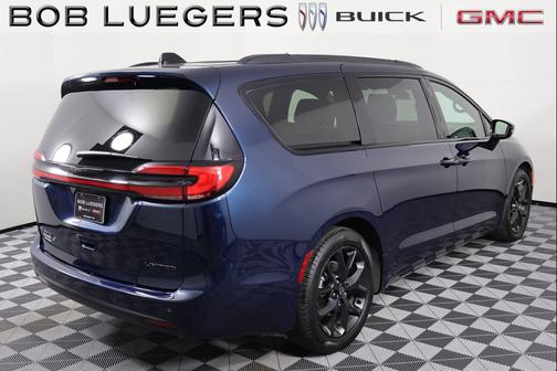 2025 Chrysler Pacifica Limited