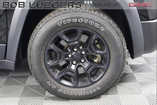 Diamond Black Crystal Pearlcoat 2022 Jeep Cherokee Trailhawk