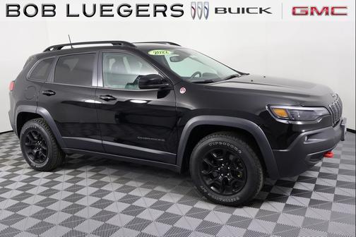 Diamond Black Crystal Pearlcoat 2022 Jeep Cherokee Trailhawk