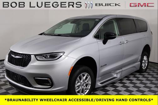 Silver Mist Clearcoat 2024 Chrysler Pacifica Touring L