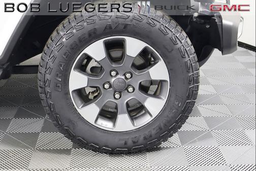 Silver Zynith Clearcoat 2022 Jeep Wrangler Unlimited Sahara