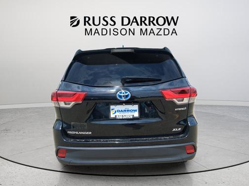 Midnight Black Metallic 2019 Toyota Highlander Hybrid XLE