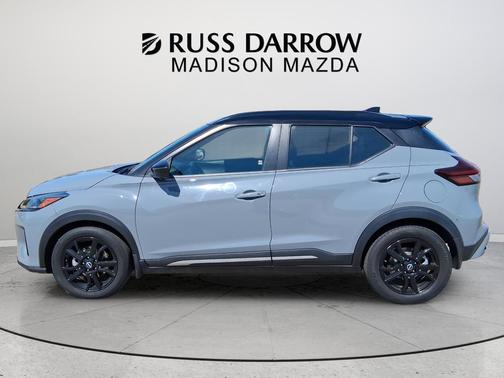 Gray/Super Black 2023 Nissan Kicks SR