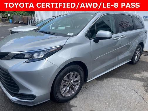 2024 Toyota Sienna LE