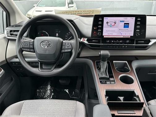 2024 Toyota Sienna LE