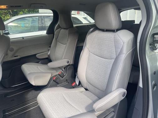 2024 Toyota Sienna LE