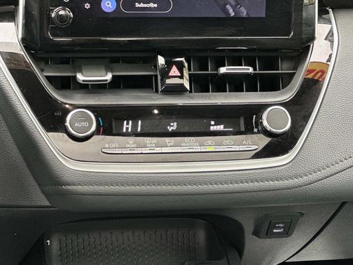 Classic Silver Metallic 2023 Toyota Corolla XSE