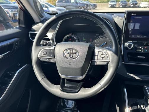 2022 Toyota Highlander Hybrid Platinum