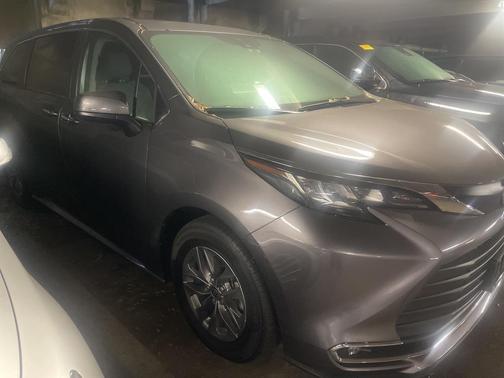 2023 Toyota Sienna XLE
