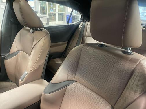 2025 Lexus ES 300h Luxury