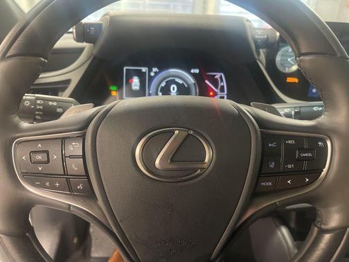 2025 Lexus ES 300h Luxury