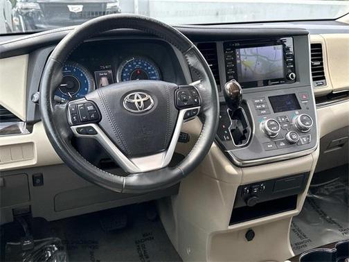 2019 Toyota Sienna XLE