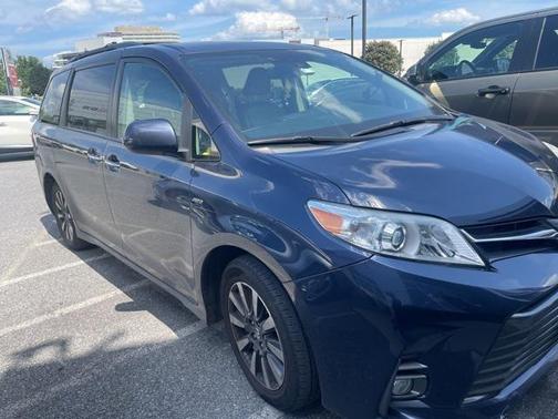 2019 Toyota Sienna XLE