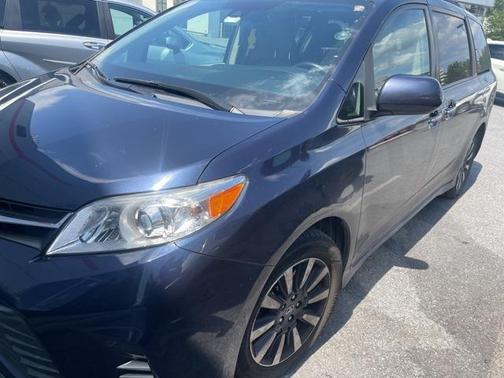 2019 Toyota Sienna XLE