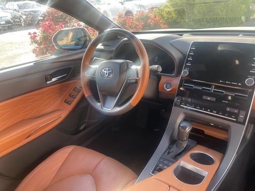 2022 Toyota Avalon Hybrid Limited