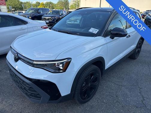 Pure White 2025 Volkswagen Taos 1.5T SE Black