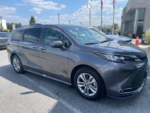2022 Toyota Sienna XLE 7 Passenger