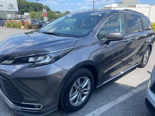 2022 Toyota Sienna XLE 7 Passenger