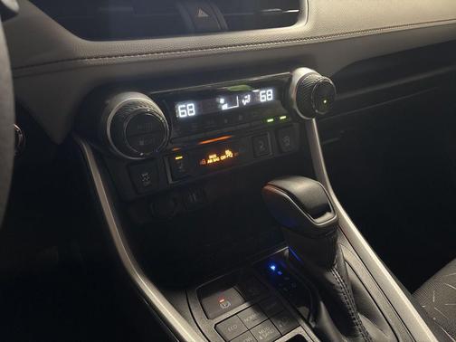 Ice Cap 2025 Toyota RAV4 XLE