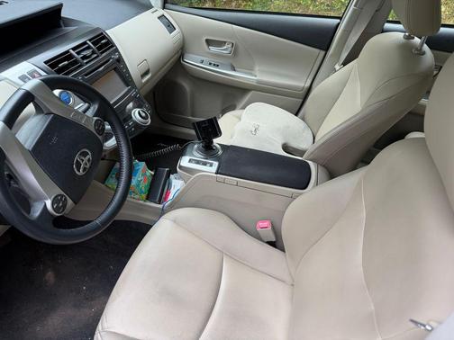 2013 Toyota Prius v Five