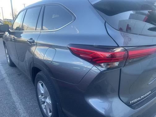 2022 Toyota Highlander LE