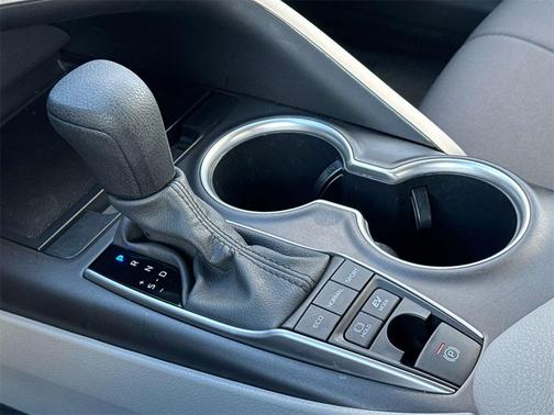 2024 Toyota Camry Hybrid LE