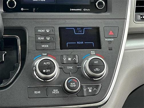 2018 Toyota Sienna LE