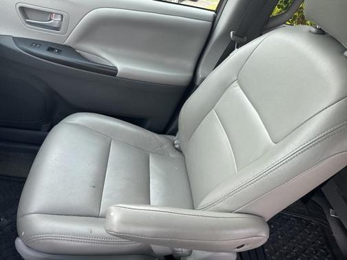 2018 Toyota Sienna LE