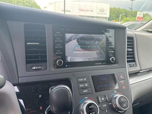 2018 Toyota Sienna LE