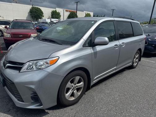 2018 Toyota Sienna LE