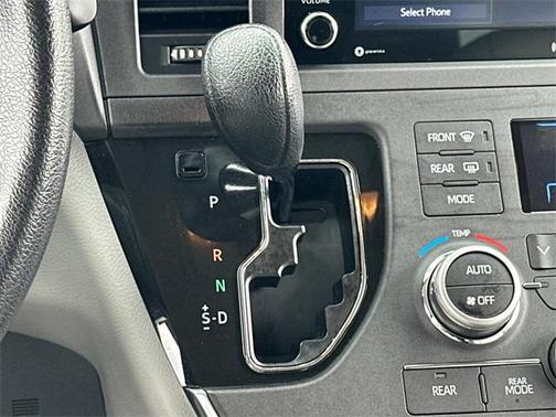 2018 Toyota Sienna LE