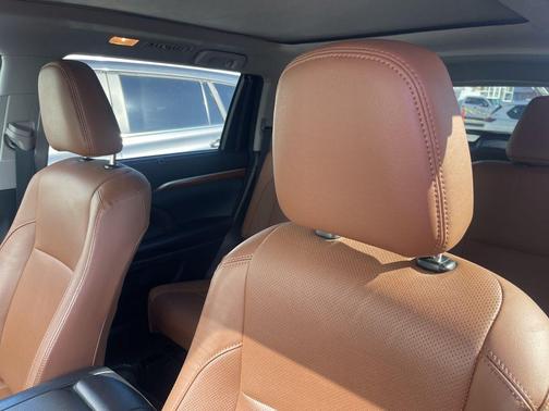 Ooh La La Rouge Mica 2017 Toyota Highlander Hybrid Platinum