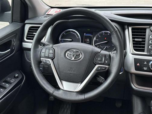 2017 Toyota Highlander Hybrid Platinum