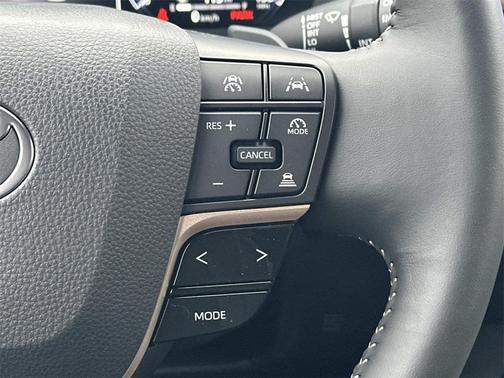 2025 Toyota Crown Signia XLE