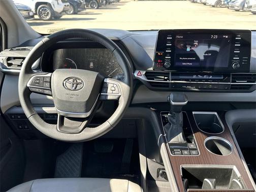 2021 Toyota Sienna XLE 8 Passenger