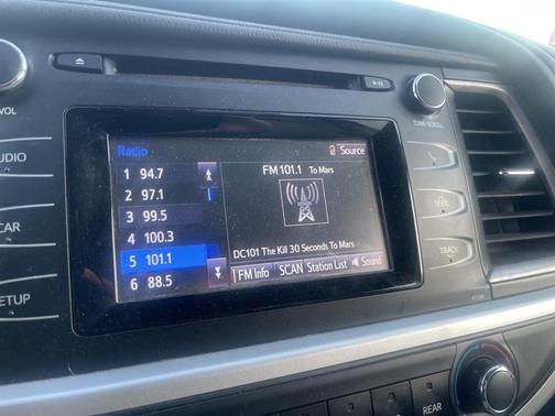 2017 Toyota Highlander LE