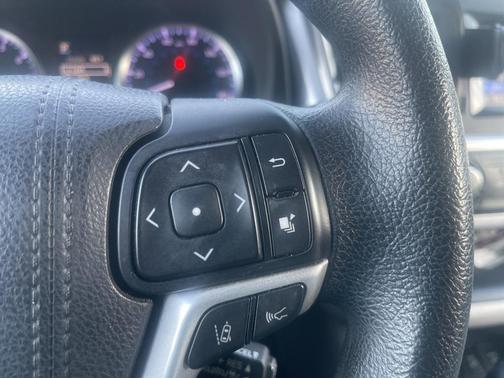 2017 Toyota Highlander LE